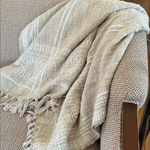 EUC WEST ELM 50 x 60 Throw, Taupe & Ivory. See Photos for Details
